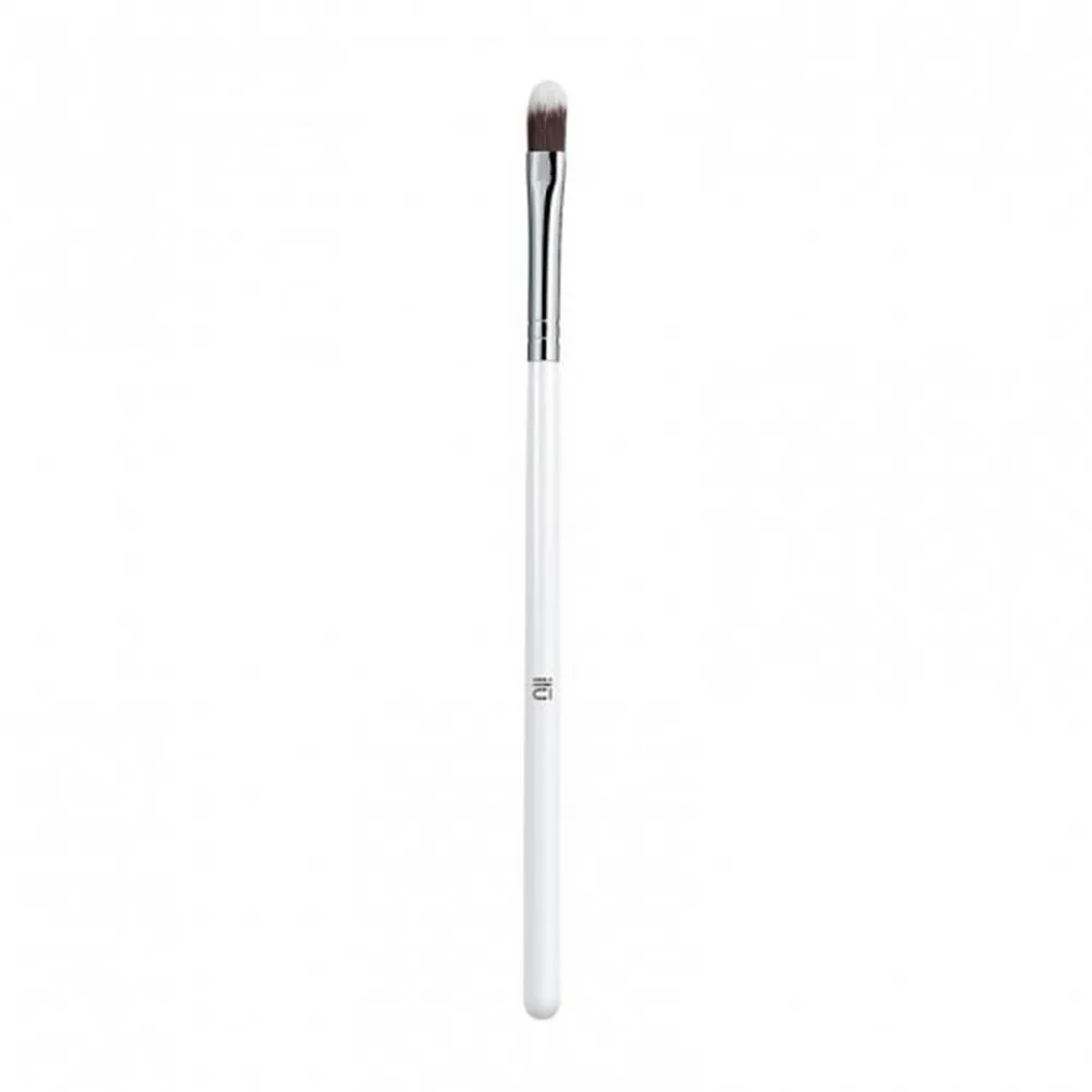 ILŪ Precision Concealer Brush 121