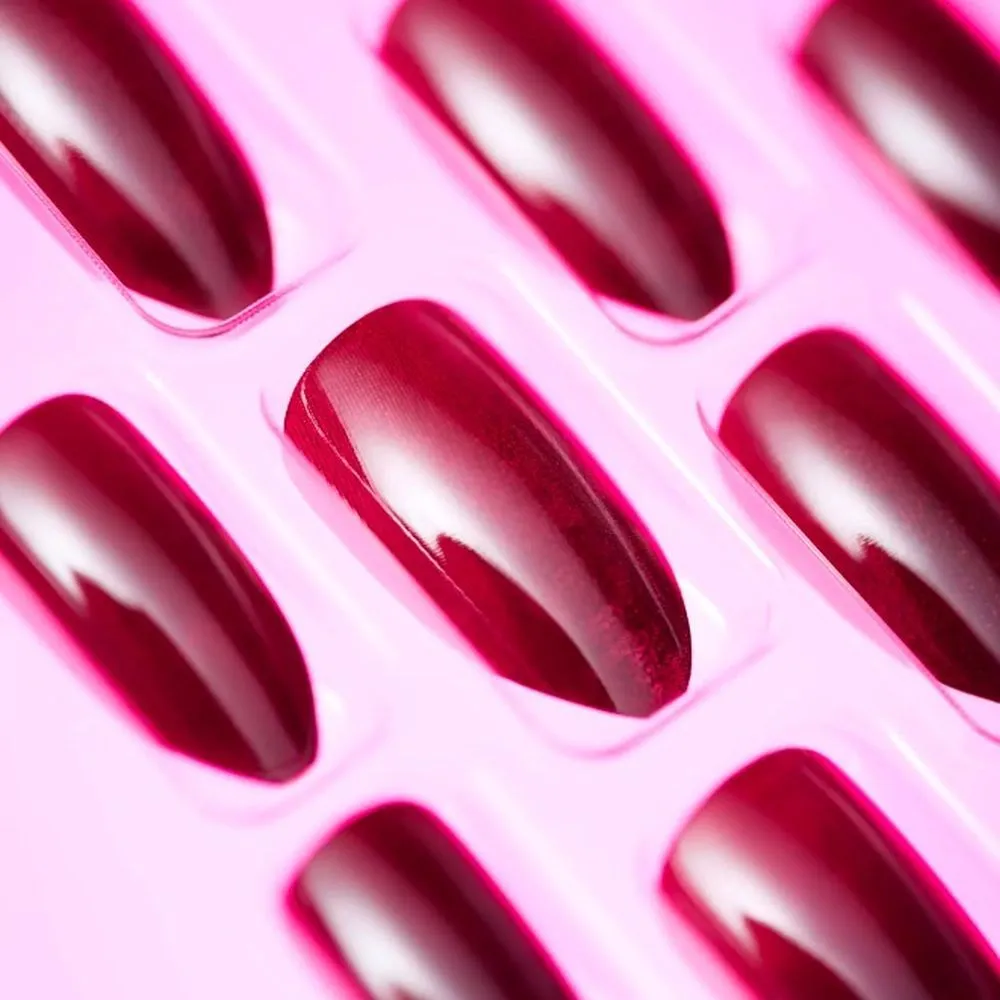 essence PINK is the new BLACK Colour-Changing Click & Go Nails (12pcs)