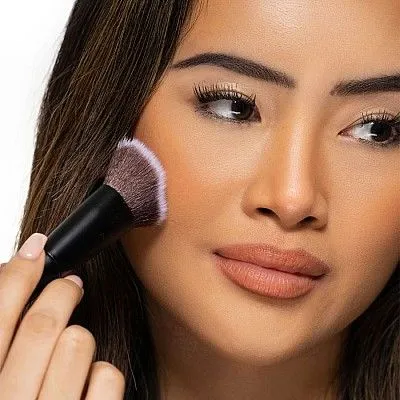 Brushworks Angled Flat Top Foundation Buffing Brush No.9