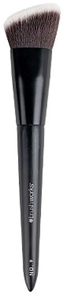 Brushworks Angled Flat Top Foundation Buffing Brush No.9