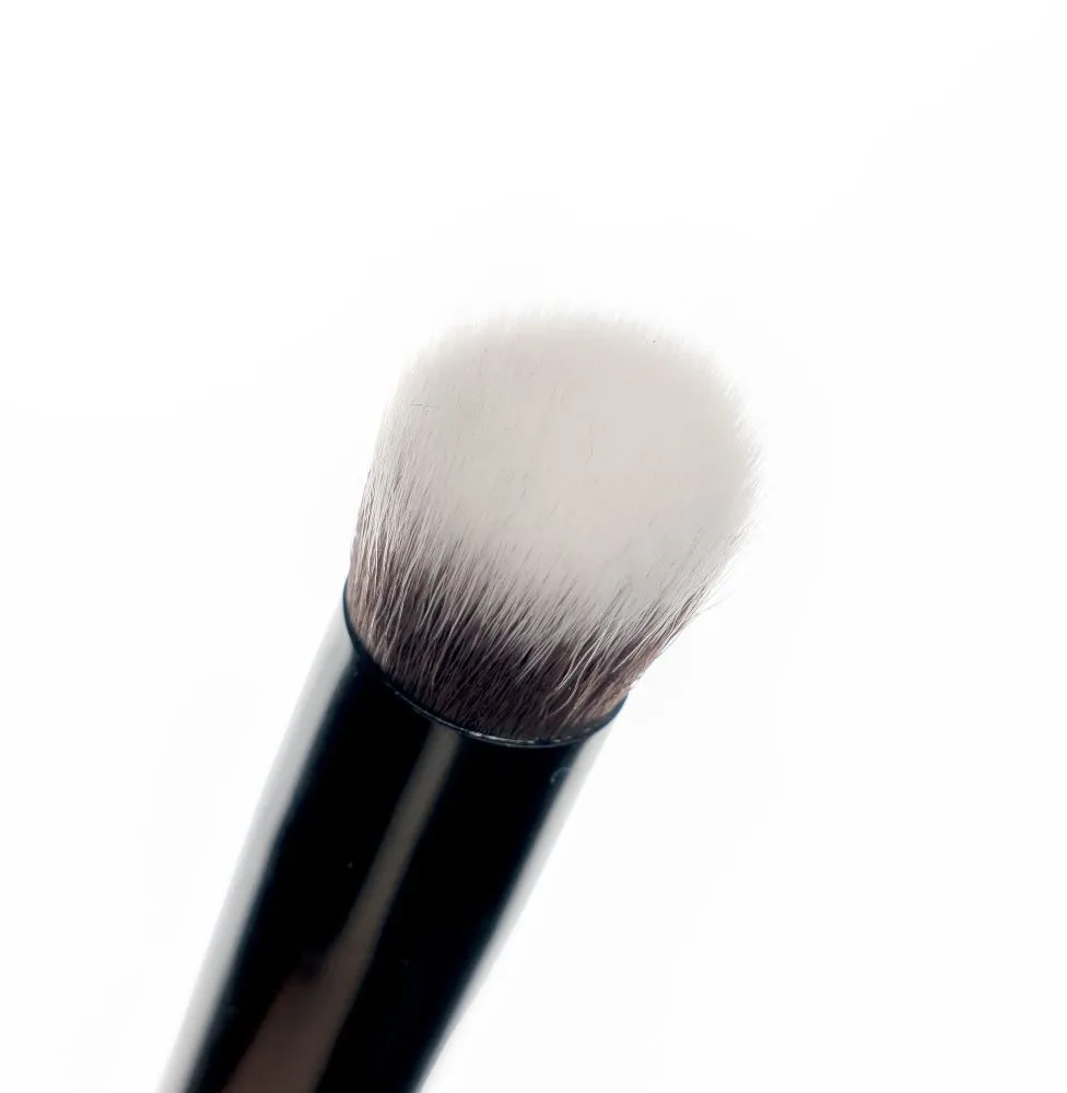 Brushworks Precise Angled Concealer Buffing Brush No.8