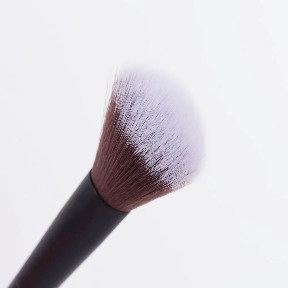 Brushworks No.26 Angled Contour Brush
