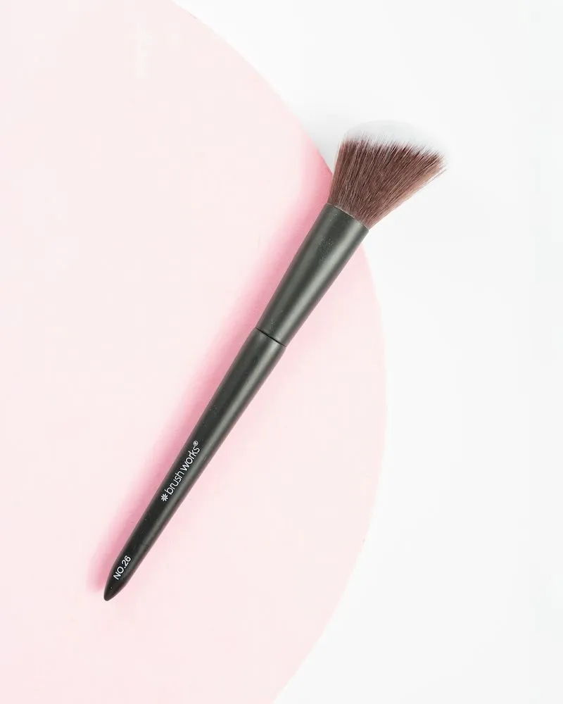 Brushworks No.26 Angled Contour Brush