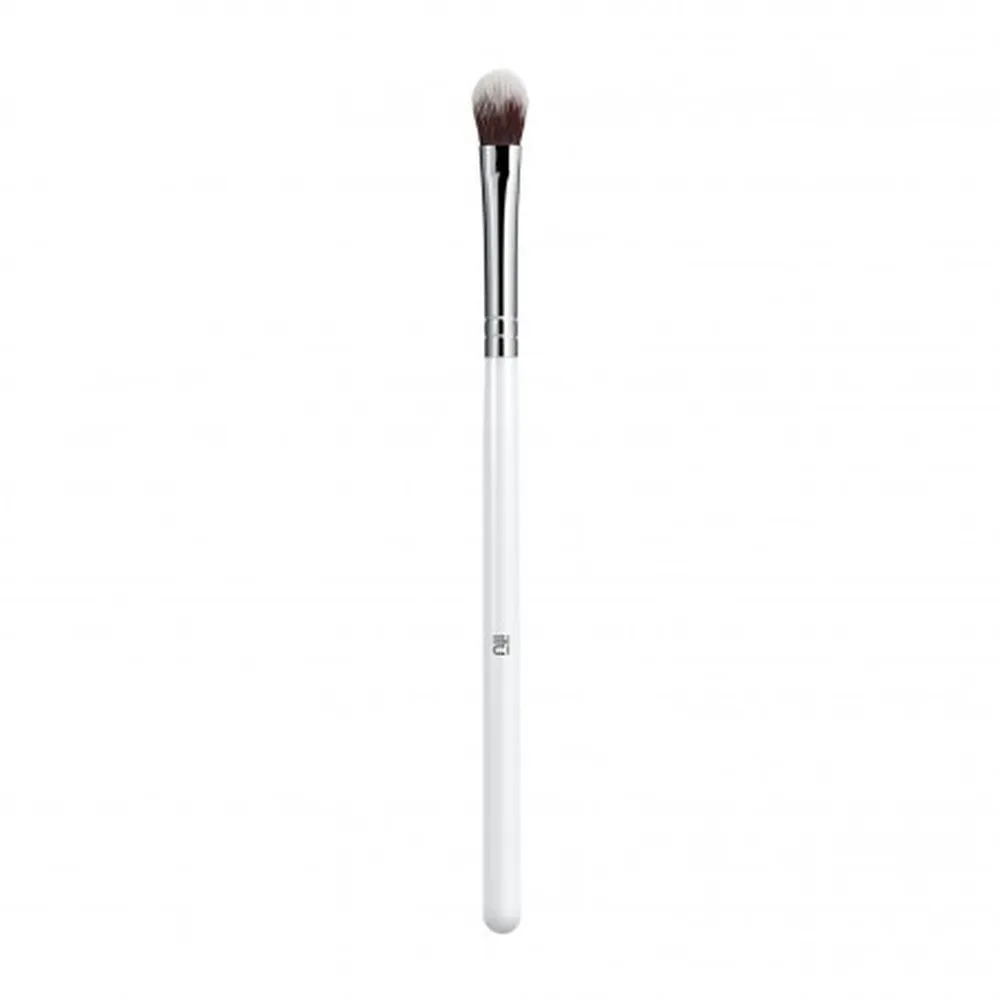ILŪ Large Eyeshadow Brush 409