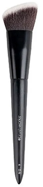 Brushworks Angled Flat Top Foundation Buffing Brush No.9