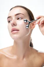 Brushworks Face Sculpting Zinc Roller